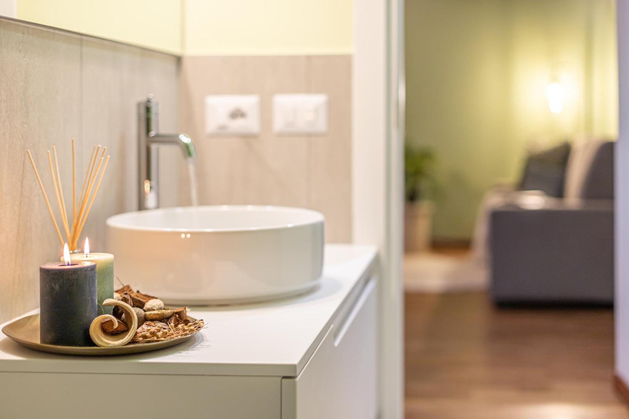Giada - Charming At The Imperial Forums Apartment *