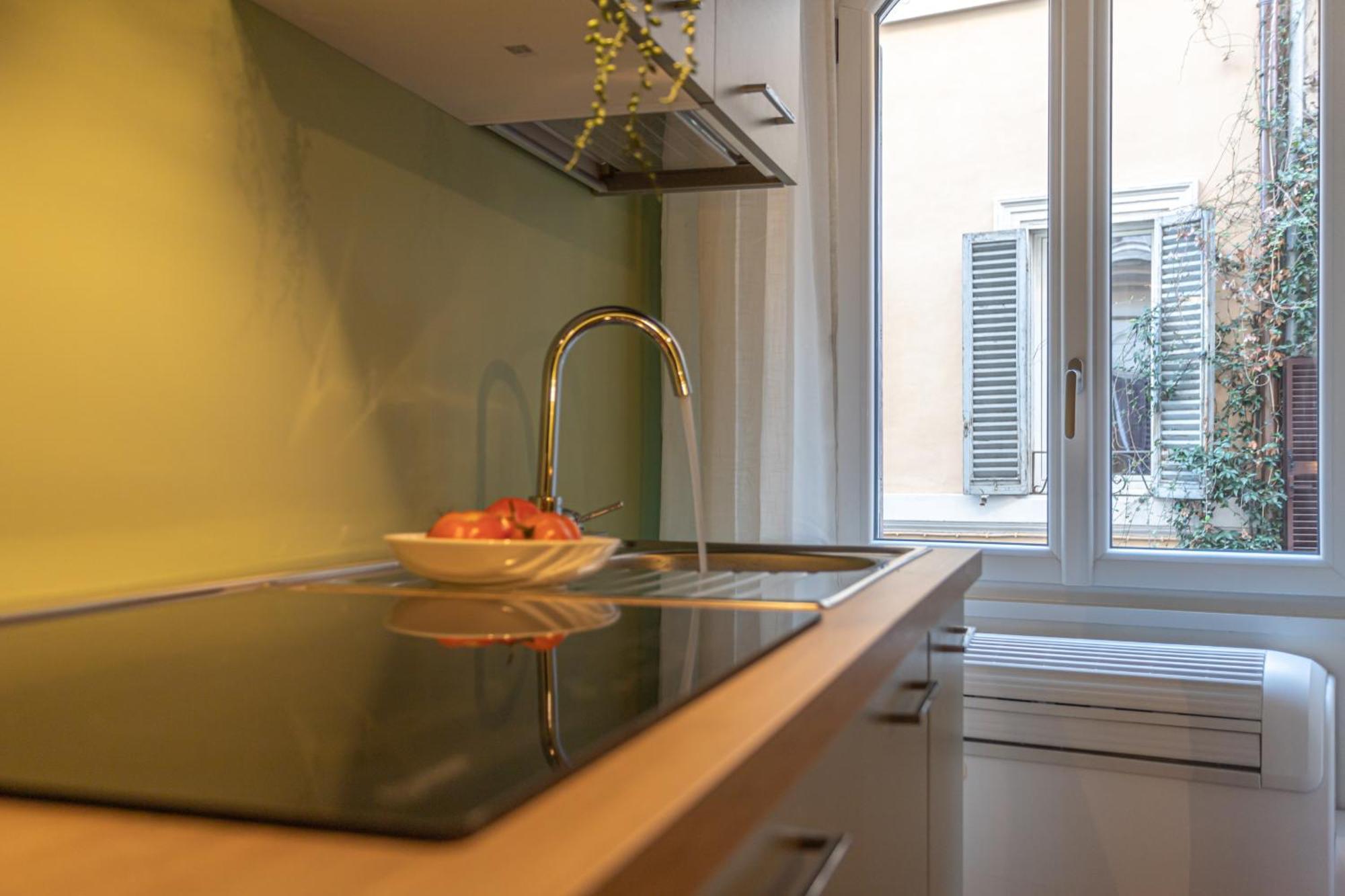 Giada - Charming At The Imperial Forums Apartment