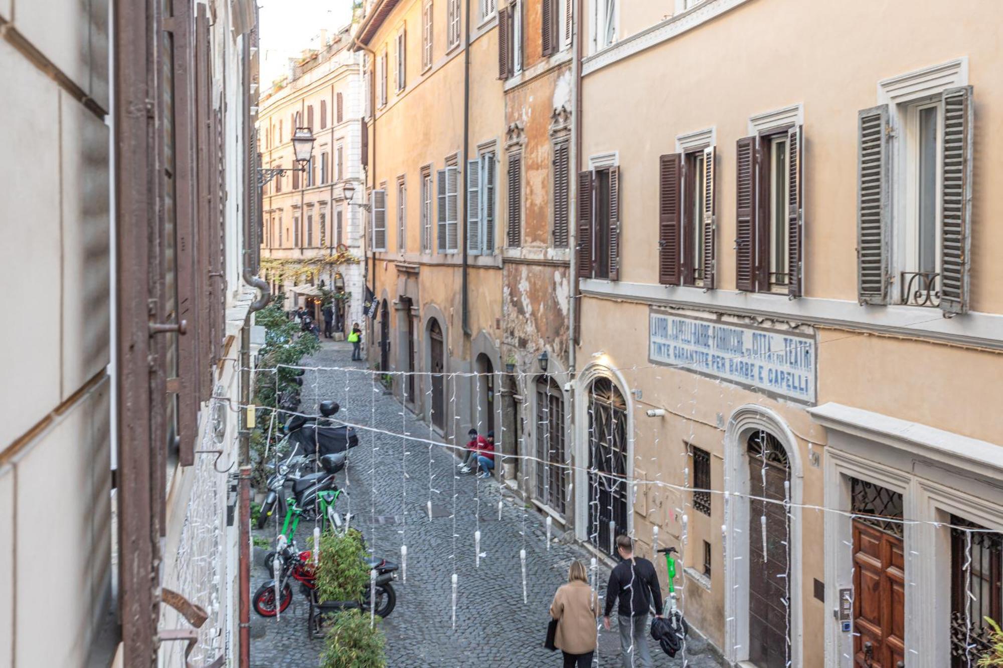 Giada - Charming At The Imperial Forums Rome